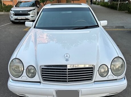 Mercedes E 240