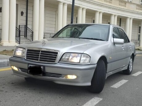 Mercedes C 200