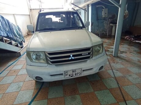 Mitsubishi Pajero io 2000