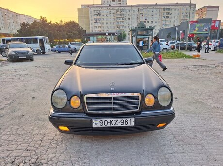 Mercedes E 200