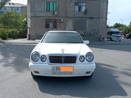 Mercedes E 220