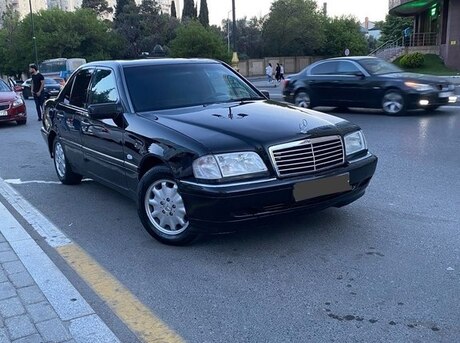 Mercedes C 240