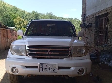 Mitsubishi Pajero io