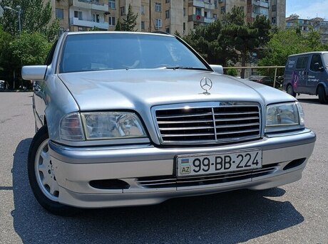 Mercedes C 200