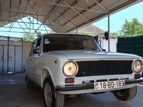 LADA (VAZ) 21011