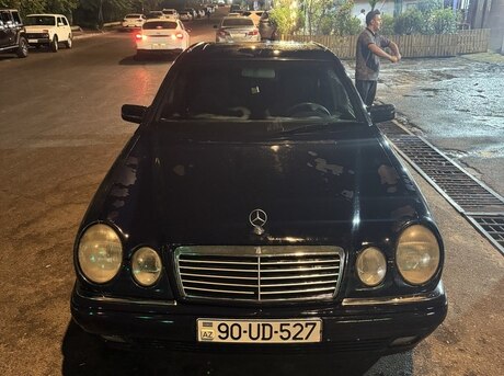 Mercedes E 240