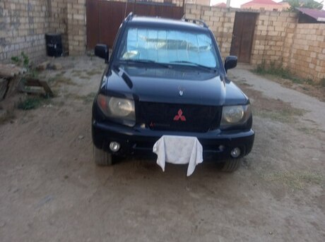 Mitsubishi Pajero io 2000