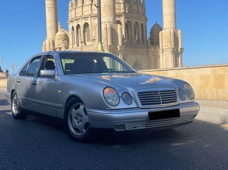 Mercedes E 230