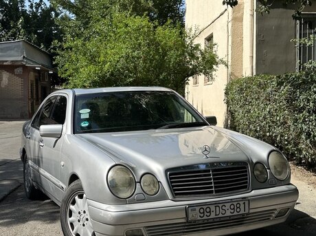 Mercedes E 240