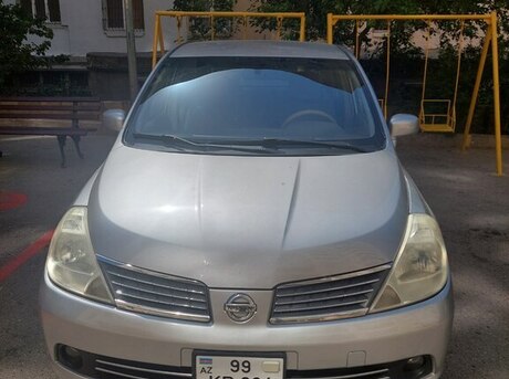 Nissan Tiida 2008