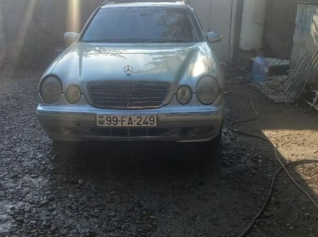Mercedes E 240 2000