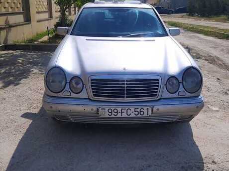 Mercedes E 220