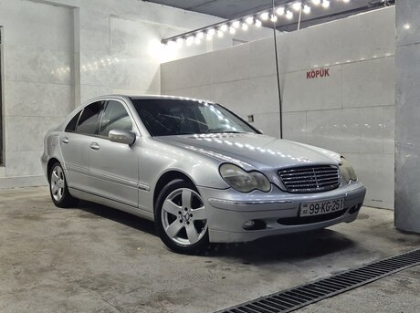 Mercedes C 200