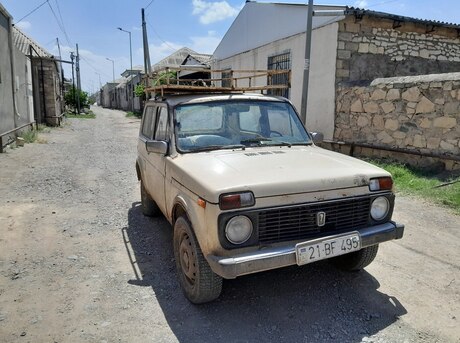 LADA (VAZ) 2121 Niva (4x4)