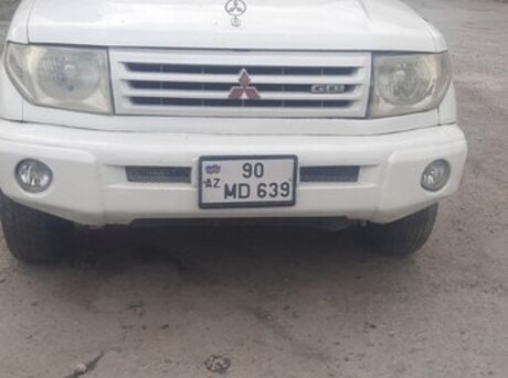 Mitsubishi Pajero io