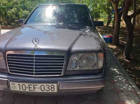 Mercedes E 220