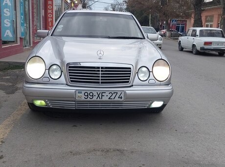 Mercedes E 240