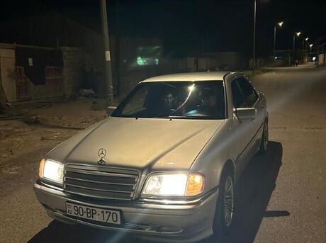 Mercedes C 200