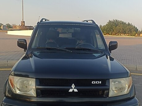 Mitsubishi Pajero io 2004