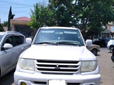 Mitsubishi Pajero io 2002