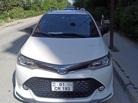 Toyota Corolla Fielder 2015