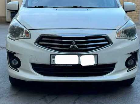 Mitsubishi Attrage 2015