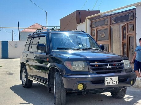 Mitsubishi Pajero io 2000