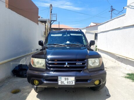 Mitsubishi Pajero io 2000