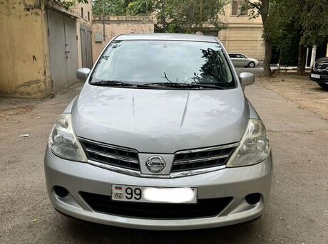 Nissan Tiida 2011