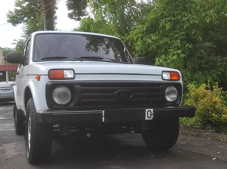 LADA (VAZ) Niva 2000