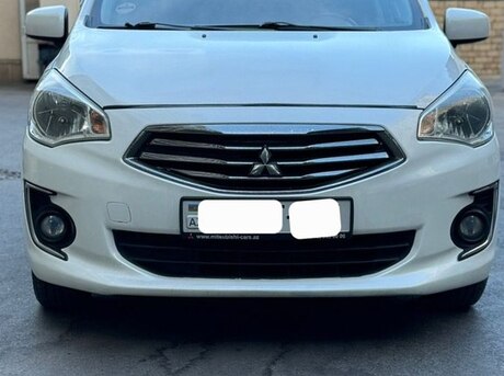 Mitsubishi Attrage 2015