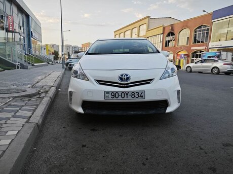 Toyota Prius V 2012
