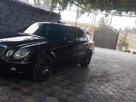 Mercedes E 200