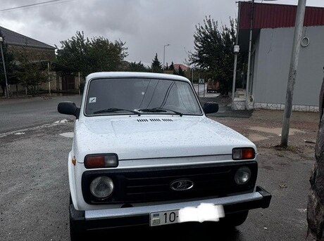LADA (VAZ) Niva 2005