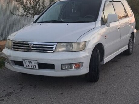Mitsubishi Chariot 2000