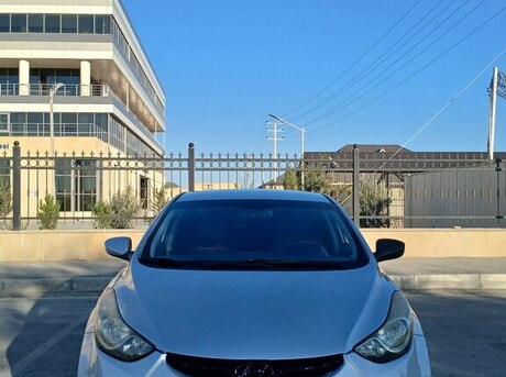 Hyundai Elantra 2012