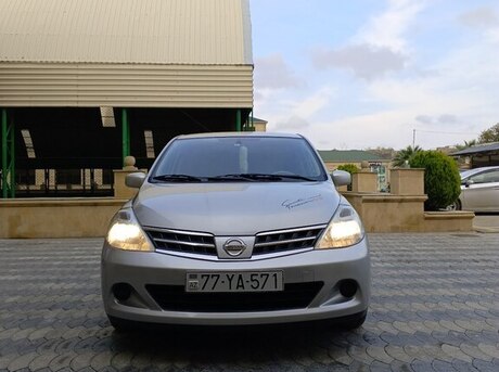 Nissan Tiida 2012