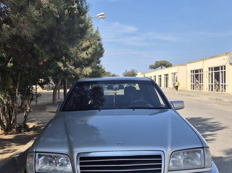 Mercedes C 200
