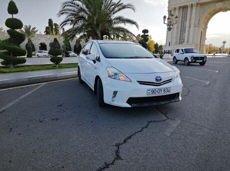 Toyota Prius V 2012