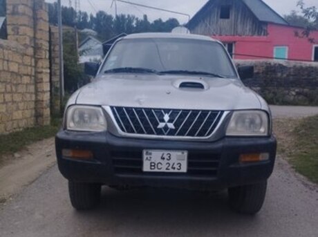 Mitsubishi L200 2005