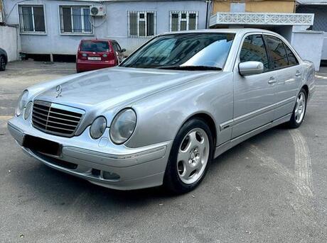 Mercedes E 320