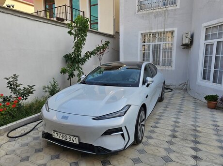 Geely Galaxy E8