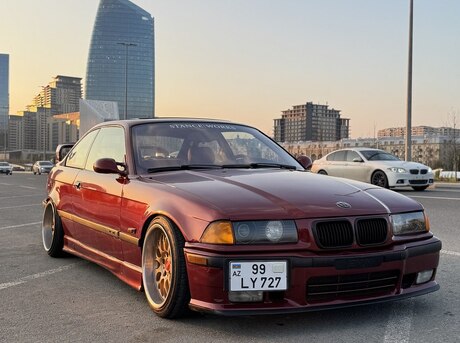 BMW 323