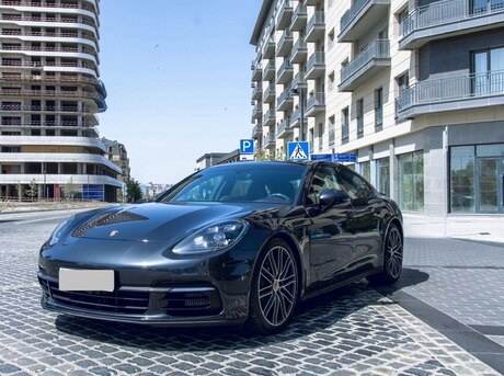 Porsche Panamera 4S