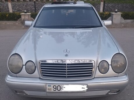 Mercedes E 230