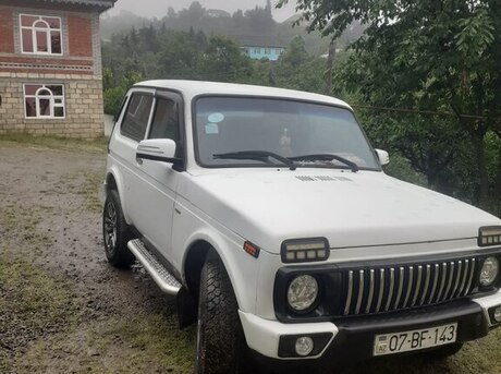 LADA (VAZ) Niva 2005
