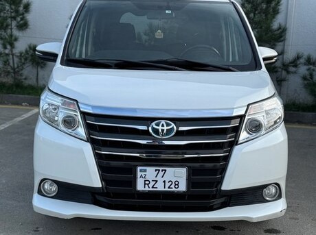 Toyota Noah 2015