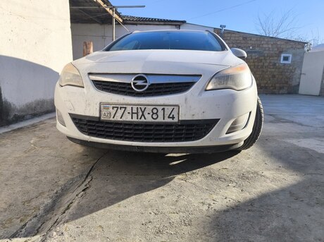 Opel Astra 2012