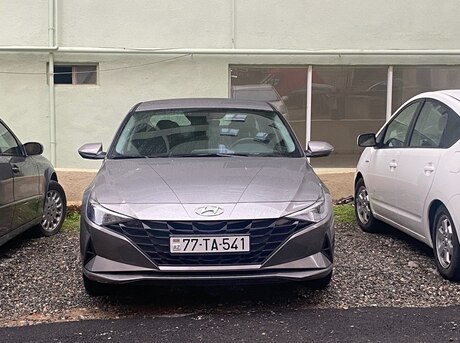 Hyundai Elantra 2022