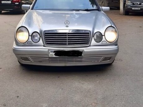 Mercedes E 230